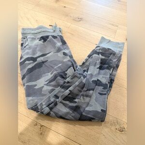 Splendid Gray Camouflage Joggers